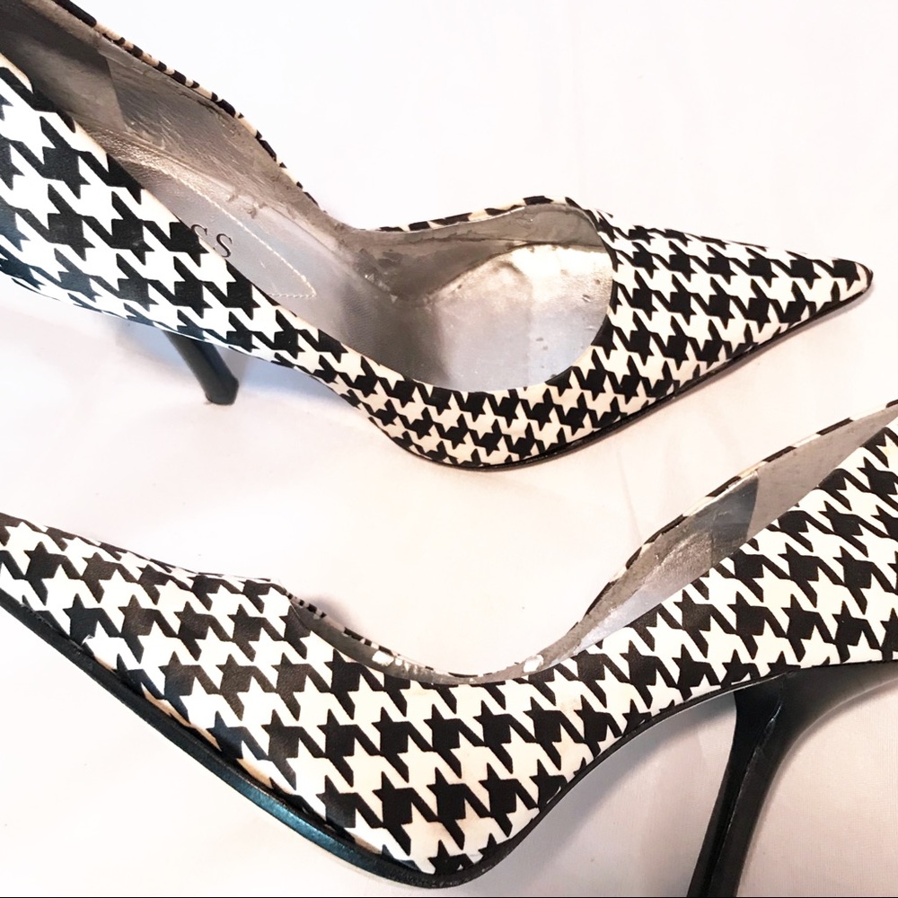 Guess black and white point toe heel